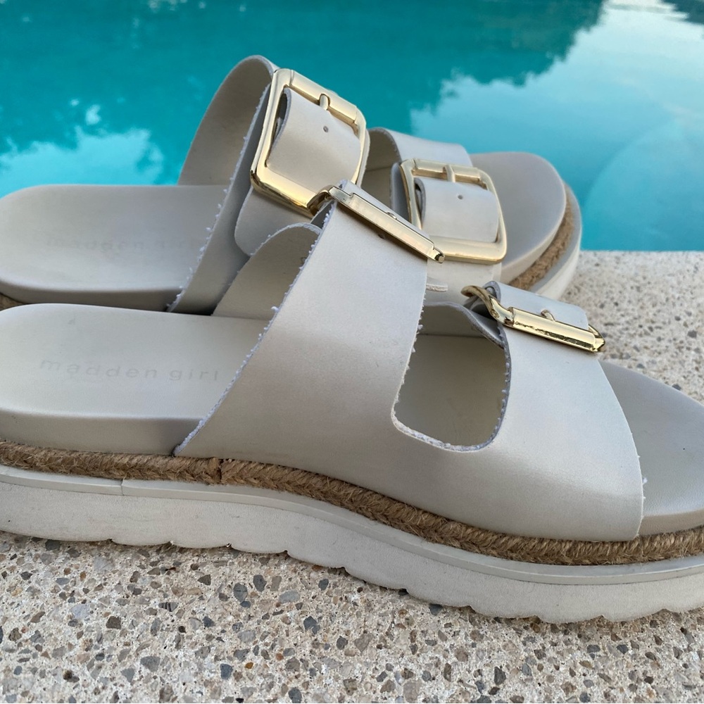 *SOLD* Madden Girl Mythical Platform Sandals Color-Bone (Ivory) with Gold Size 7 - Picture 10 of 14
